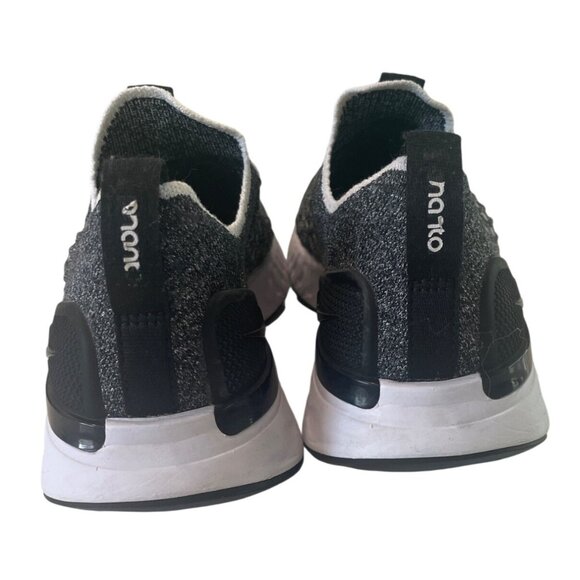 Nike Womens Black/White  React Phantom Run Flyknit 2  US 7 Comfort Stretch Light - Picture 3 of 5